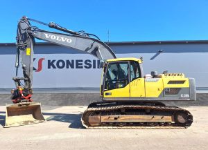 VOLVO EC220DL PYÖRITTÄJÄLLÄ