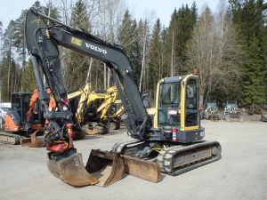 Volvo ECR 88 PLUS pyörittäjällä