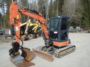 Hitachi ZX 38 U-5 A CLR pyörittäjällä