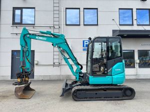 Kobelco SK45SRX-6 Pyörittäjä pihdeillä