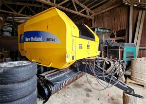 New Holland BR740A