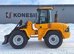 Volvo L45B UUDET RENKAAT