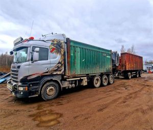 Scania R730 8X4 Tridem materiaalinkeräysyhdistelmä