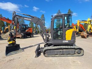Volvo ECR48C PYÖRITTÄJÄ PIHDEILLÄ