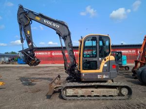 Volvo ECR88 PLUS PYÖRITTÄJÄLLÄ