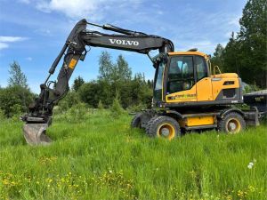 Volvo EW140D varusteilla ja ERT-perävaunulla