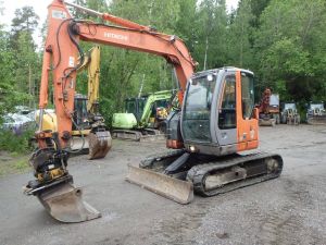 Hitachi ZX 85 US pihtitiltillä