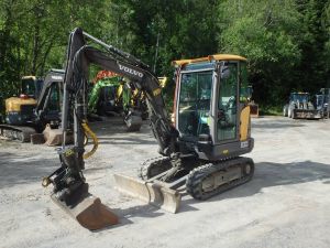 Volvo EC 27 C pyörittäjällä