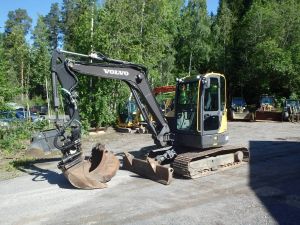 Volvo ECR 58 D propotiltti pihdeillä