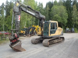 VOLVO EC 140 B LC pyörittäjällä
