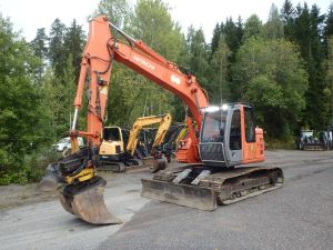 Hitachi ZX 135 US pyörittäjällä, Telakaivukoneet