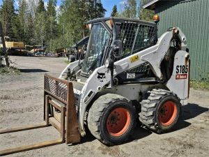 Bobcat S185, trukkipiikit, lumikauha, maakauha