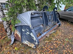 [Other] Hiekoituskauha Volvo-kiinnike