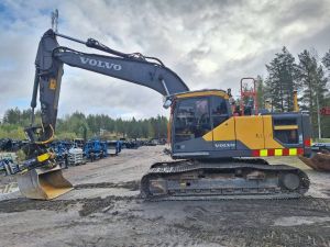 VOLVO EC220EL HUIPPUVARUSTEILLA, Bandburna grävmaskiner