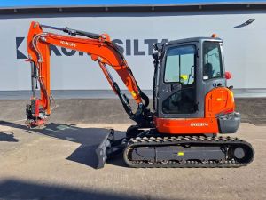 KUBOTA KX057-4 PYÖRITTÄJÄLLÄ, 1-OMISTAJA, Minigrävare < 7t