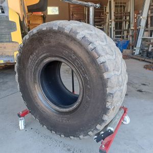 2kpl Goodyear 23,5 x 25
