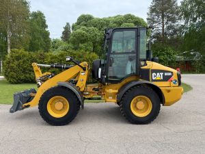 CATERPILLAR 908H2 + PIKALIITIN + LISÄHYDRAULIIKKA + 35KM/H + RASVARI + KAKSI KAUHAA + PIIKIT