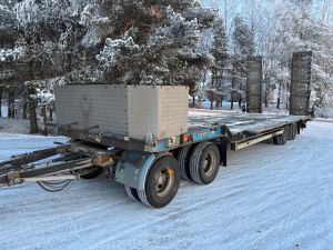 GOLDHOFER 4-AKSELINEN + POKATTU KANSI 9,8M + HYDRAULISET RAMPIT + LEVIKKEET