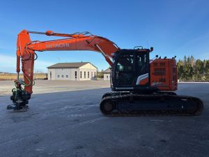 HITACHI ZAXIS225USLC-7 + RASVARI + LÄMMITIN + STEELWRIST X26 PIHDILLÄ + NOVATRON 3D