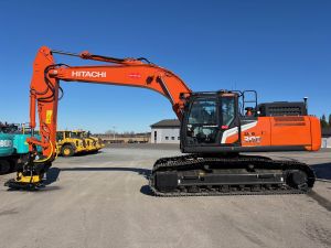 HITACHI ZX300LC-7 + RASVARI + LÄMMITIN + S80 + ENGCON EC233 PIHDILLÄ + NOVATRON 3D, Bandburna grävmaskiner
