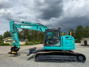 KOBELCO SK230SRLC-5 PUSKULEVYLLÄ + RASVARI + LÄMMTIN + EC226 PIHDILLÄ + NOVATRON 3D