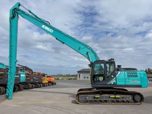 KOBELCO SK260LC-10 PITKÄPUOMI + 700MM TELAT + KAHDET PROBO HYDRAULIIKAT + STAGE V