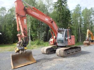 Hitachi ZX 225 US LC pyörittäjällä