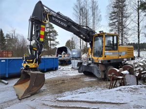VOLVO EW200, Engcon, Kauha, Trukkipiikit