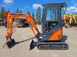 HITACHI ZX17U-2 KALLISTAJA+4-KAUHAA, Minigrävare < 7t