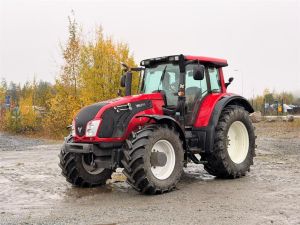 Valtra T213 TAAKSEAJOLAITTEET