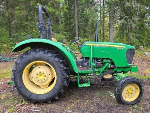 JOHN DEERE 5055 E