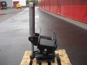 Kallistuva pikaliitin Kärsä S45 6-9tn koneet, Kauhat / rototiltit / kiinnittimet