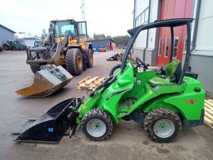 AVANT MYYTY! SOLD!  423 KAUHA+PIIKIT, Mini-loaders