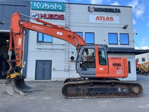Hitachi ZX225USR PYÖRITTÄJÄLLÄ