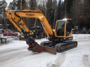 Hyundai Robex 80 CR-9A pihtitiltillä
