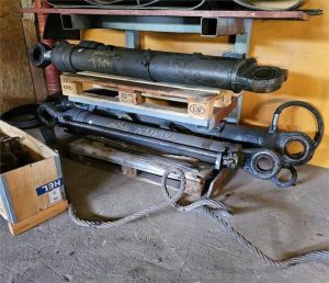 VOLVO EC340 puomin sylinterit, Equipments