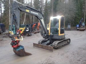 Volvo ECR 58 PLUS pyörittäjällä