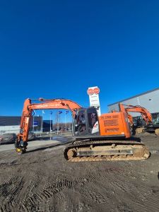 HITACHI ZX 225 US R LC-5B, Гусеничные экскаваторы