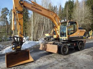 Hyundai R 180W-9A propotiltillä