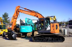 HITACHI ZX135US-6 METSÄALUSTALLA, Crawler excavators