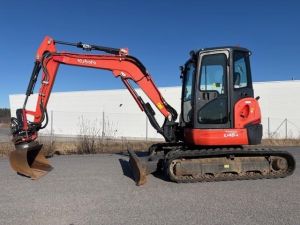 KUBOTA U48-4 PYÖRITTÄJÄLLÄ