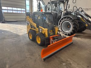 Gehl 4240 / Aura, Kauha, Piikit, Uudet renkaat