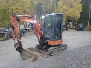 Hitachi ZX 22 U-2 CLR kallistajalla