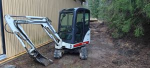 Bobcat 323 / Kallistuva kauha, Uudet Kumitelat, Tulossa!