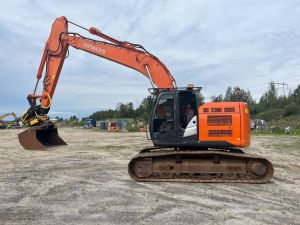 HITACHI ZX 225 US R LC-5, Гусеничные экскаваторы