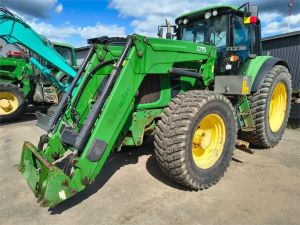 John Deere 6930 ETUKUORMAAJALLA