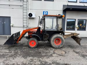 KUBOTA L245 DT ETUKUORMAAJALLA, Traktorer