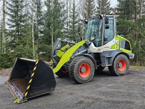 CLAAS Torion 537 SINUS, Kauha, Trukkipiikit