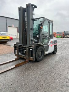 NISSAN WG1F4A50Y, Дизельные грузовики