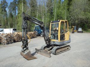 Volvo EC 30 kallistajalla